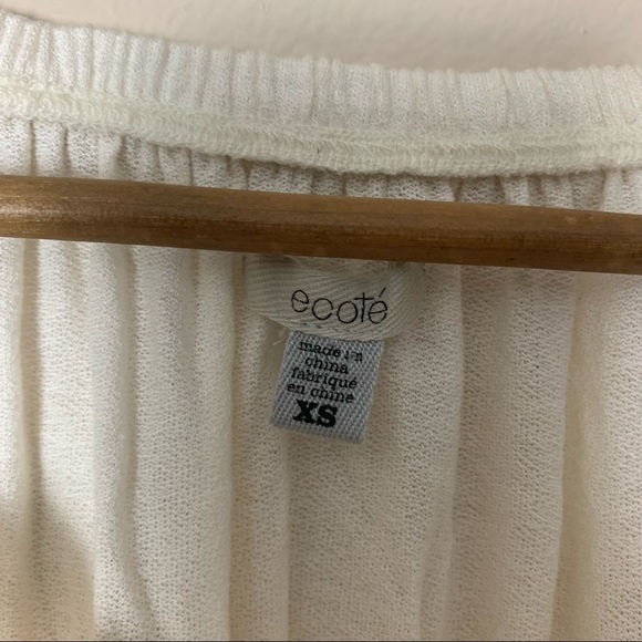 [Ecote] Ivory Keyhole Neck Cropped Long Sleeve Lightweight Top - Picture 7 of 8